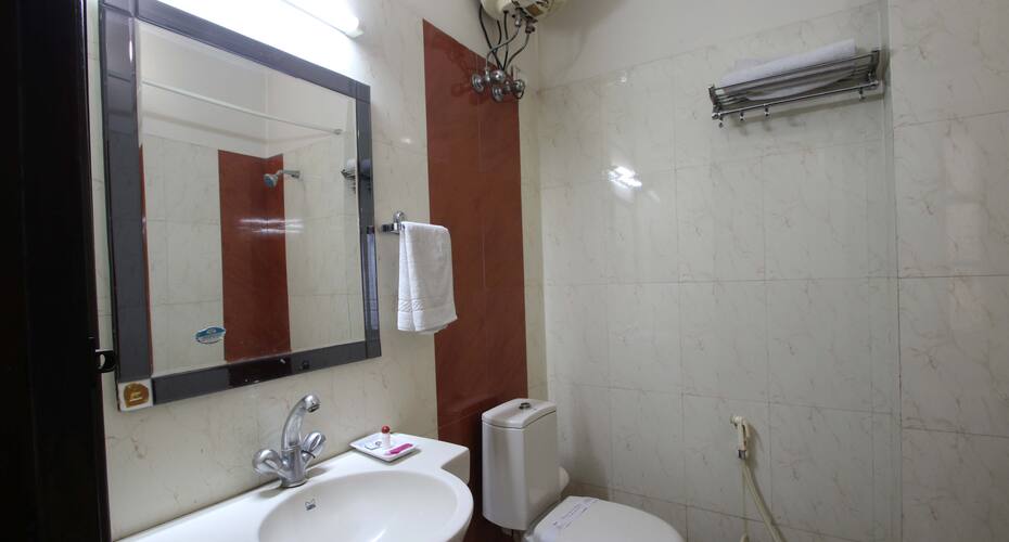 The Dwarka Guest House, Gurgaon 5